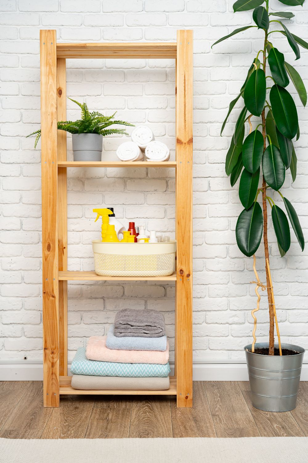 DIY Wooden Ladder Shelf Ideas for Bathroom Towel Storage